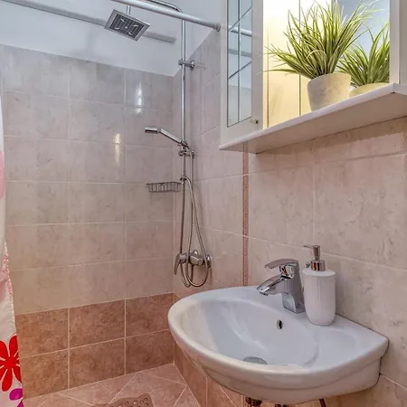 בית הארחה Haus Diana
